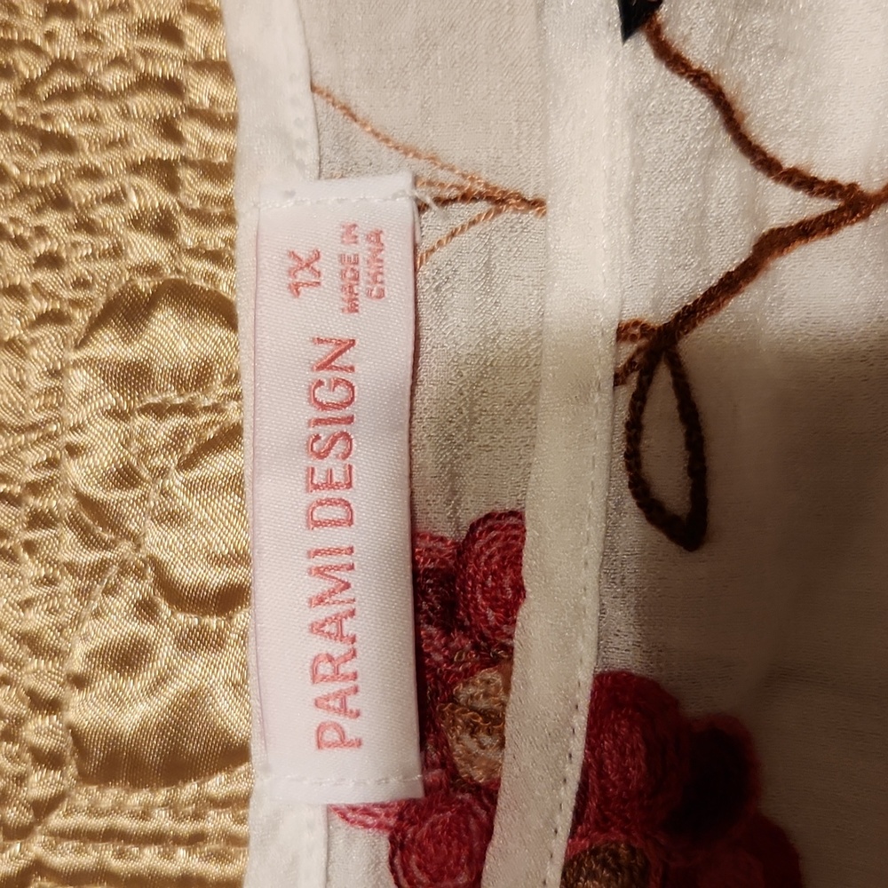 5 Parami design white and red and blue embroidery size 1x - Picture 5 of 6